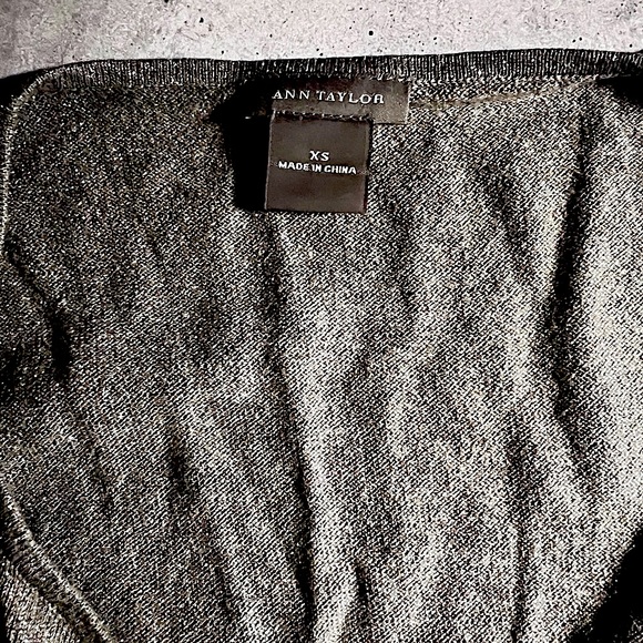 Ann Taylor Shimmer Grey Sweater in XS EUC - Picture 4 of 5
